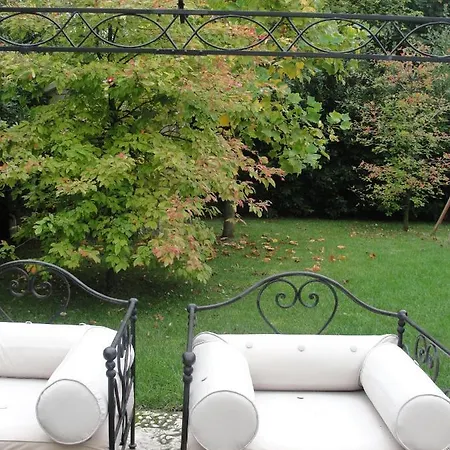I Pavoni Lake & Luxury Bed & Breakfast