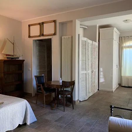 I Pavoni Lake & Luxury Bed and breakfast *